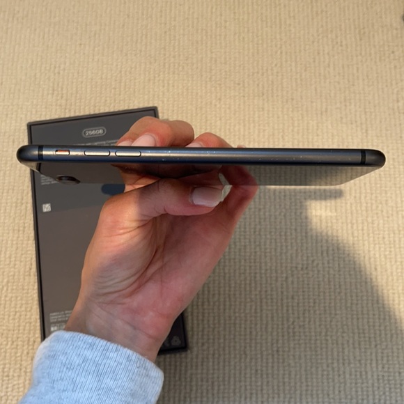 iPhone 8 Plus - Picture 6 of 8